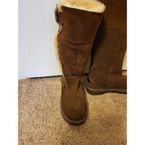Bearpaw Women's Denali boots size 5. Or youth size 3
